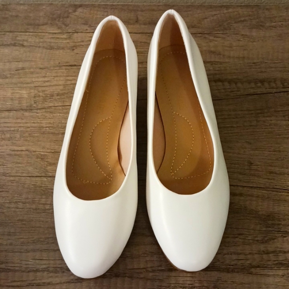 White pumps with 1.5 inch heel— barely worn